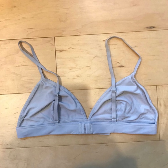 Simple bralette from Aritzia - Picture 2 of 3